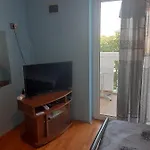 Leona Apartament *
