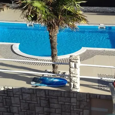Leona Apartament