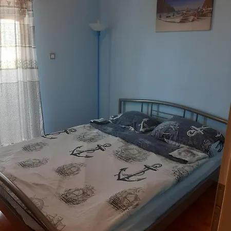 Leona Apartament *